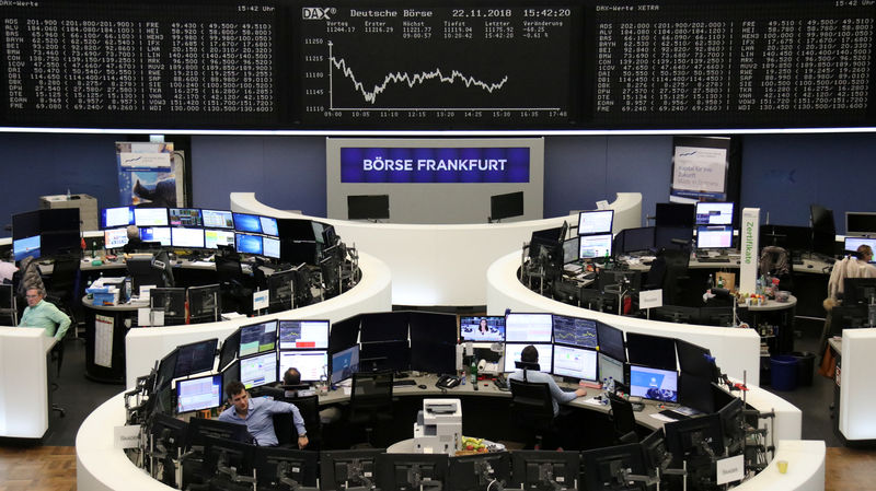 © Reuters. The German share price index DAX graph at the stock exchange in Frankfurt