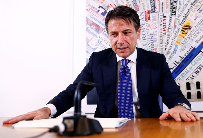 © Reuters. Italian Prime Minister Giuseppe Conte holds a news conference in Rome