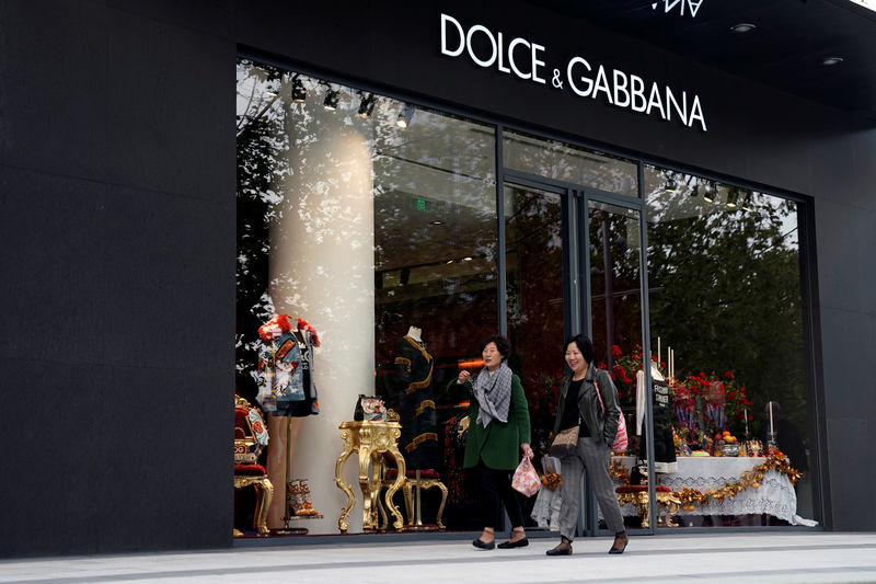 © Reuters. People walk past a Dolce & Gabbana store at a shopping complex in Shanghai