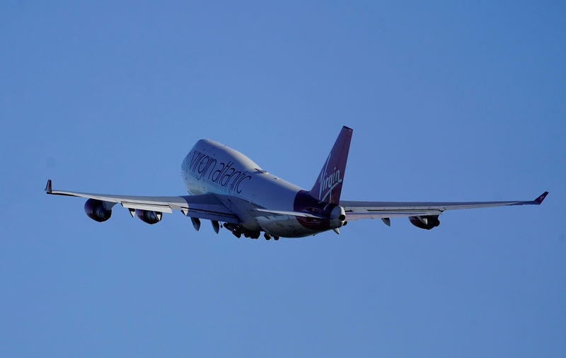 © Reuters. A Virgin Atlantic Boeing 747-400 takes off from Manchester Airport, Britain.