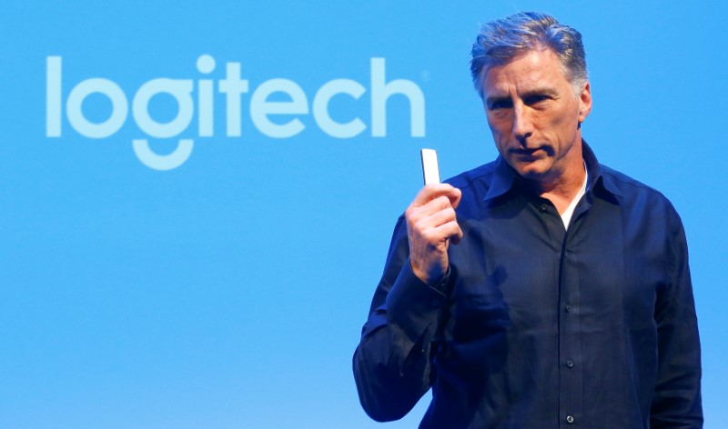 © Reuters. FILE PHOTO: Chief Executive Darrell of the computer peripherals maker Logitech addresses news conference in Zurich