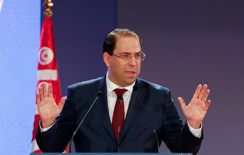 © Reuters. رئيس وزراء تونس يريد اتفاقا واقعيا مع النقابات يراعي المالية العمومية بعد أزمة الأجور