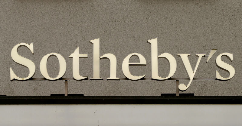 © Reuters. Logo of Sotheby's auction house is seen in Zurich
