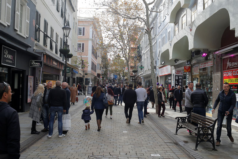 © Reuters. People walk along Main street in the British overseas territory of Gibraltar, historically claimed by Spain