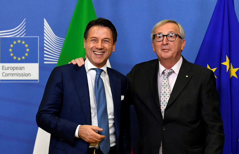 © Reuters. Italian Prime Minister Giuseppe Conte meets with European Commission President Jean-Claude Juncker to discuss the dispute between the EU and Rome, in Brussels