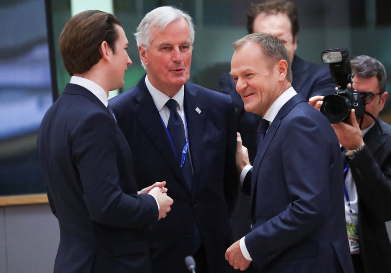 © Reuters. Los líderes de la UE aprueban el acuerdo del Brexit