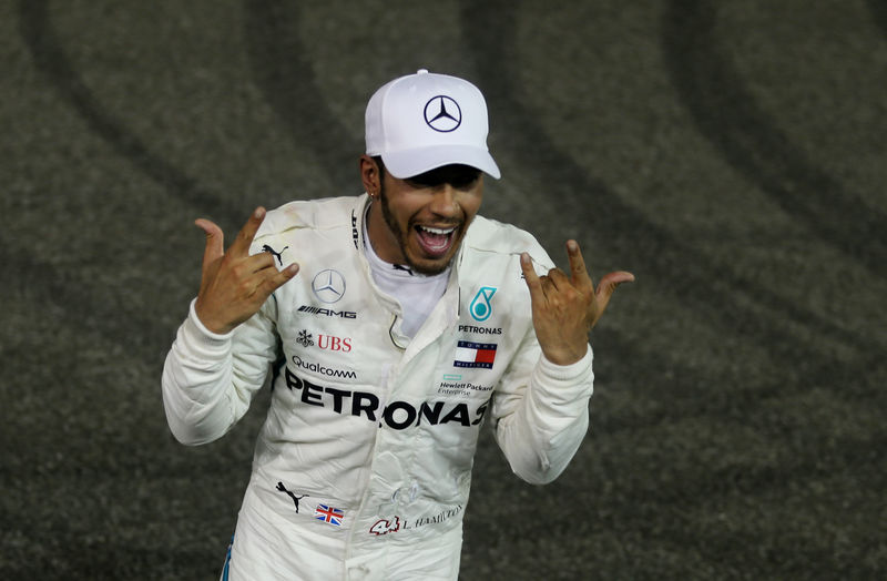 © Reuters. Hamilton termina la temporada con una victoria en Abu Dabi