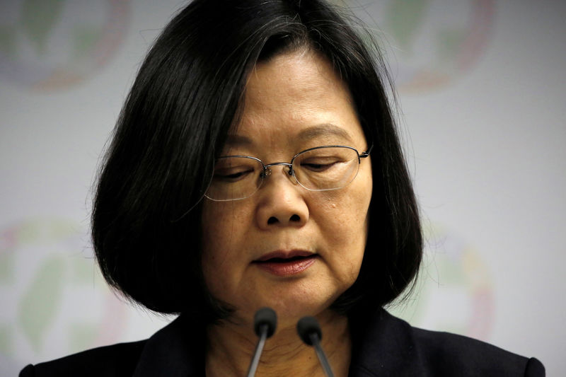 © Reuters. Taiwan President Tsai Ing-wen announces her resignation as chairwoman of the Democratic Progressive Party (DPP) after local elections in Taipei