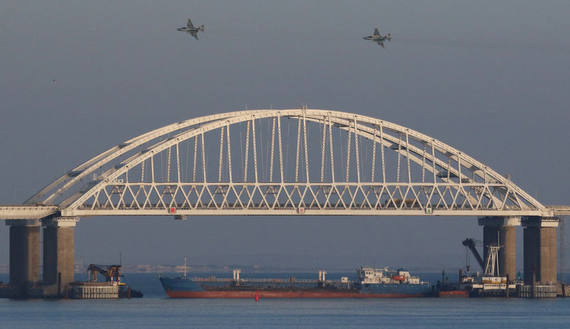 © Reuters. Ucrania dice que Rusia abrió fuego y capturó a 3 de sus barcos en el mar Negro