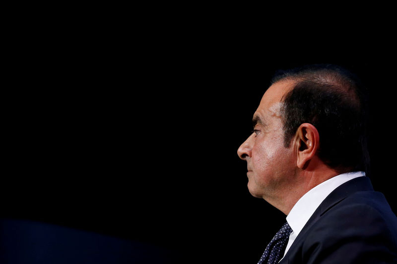 © Reuters. Mitsubishi sigue los pasos de Nissan y destituye a Ghosn como presidente