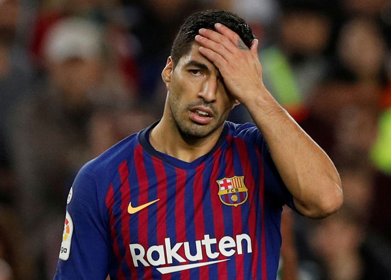 © Reuters. Luis Suárez será baja dos semanas por un tratamiento en la rodilla