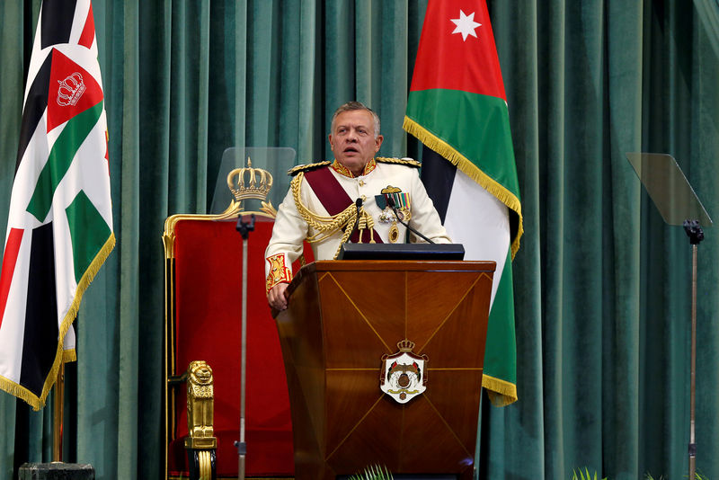 © Reuters. الأردن يواجه موجة انتقادات شعبية مع تصاعد متاعب الحكومة