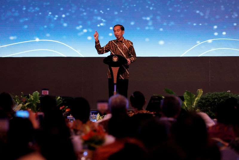 © Reuters. Indonesian President Joko Widodo speaks at an annual meeting with top bankers and policymakers in Jakarta