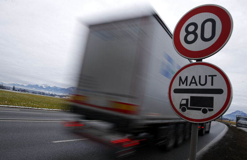© Reuters. A truck passes a sign for Germany's truck road toll system "Maut" in Rosenheim