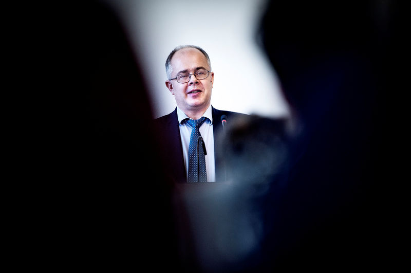 © Reuters. Danske Bank whistleblower Howard Wilkinson speaks at a public hearing at the Danish parliament in Copenhagen