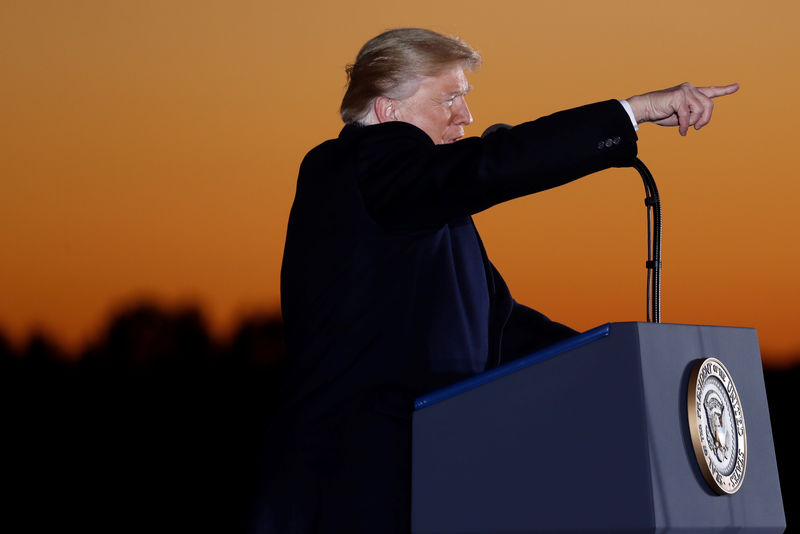 © Reuters. U.S. President Trump participates in a campaign rally for Republican U.S. Senator Hyde-Smith in Tupelo, Mississippi