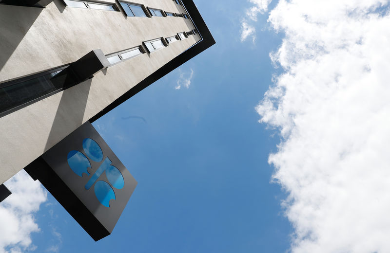 © Reuters. The OPEC logo is seen at OPEC's headquarters in Vienna