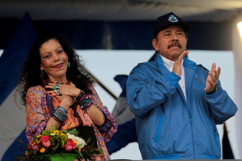 © Reuters. Rosario Murillo e Daniel Ortega em Managua