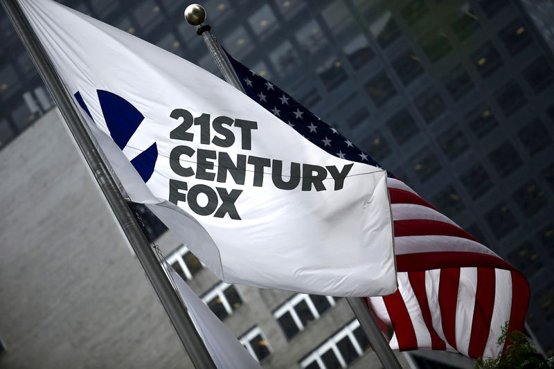 © Reuters. The flag of the Twenty-First Century Fox Inc is seen waving at the company headquarters in the Manhattan borough in New York