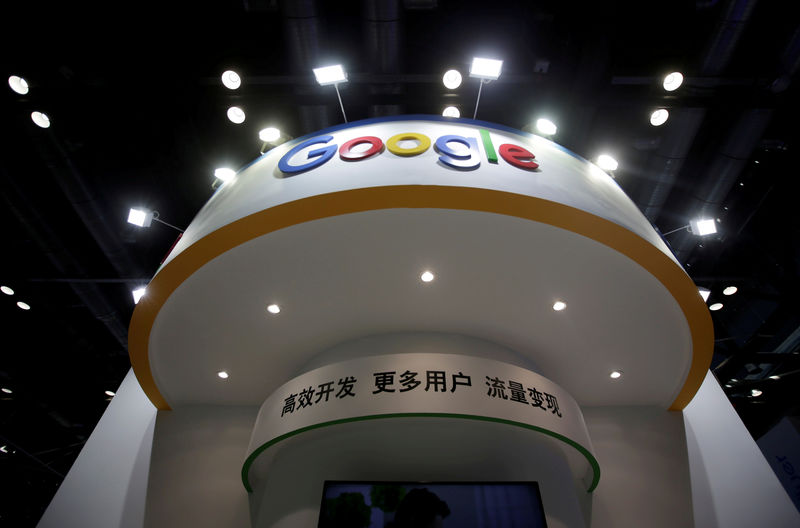 © Reuters. FILE PHOTO: Google's booth is pictured at the GMIC in Beijing
