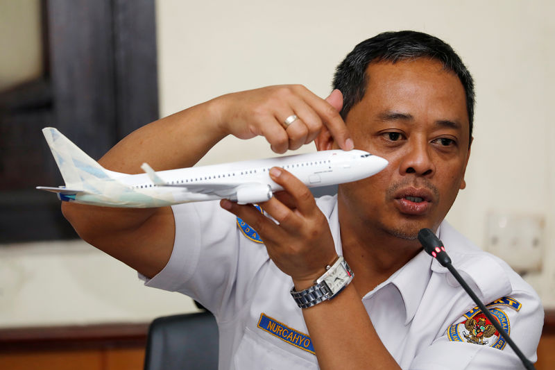 © Reuters. Nurcahyo Utomo, da Comitê de Segurança nos Transportes da Indonésia (KNKT), durante entrevista coletiva sobre queda de avião da Lion Air