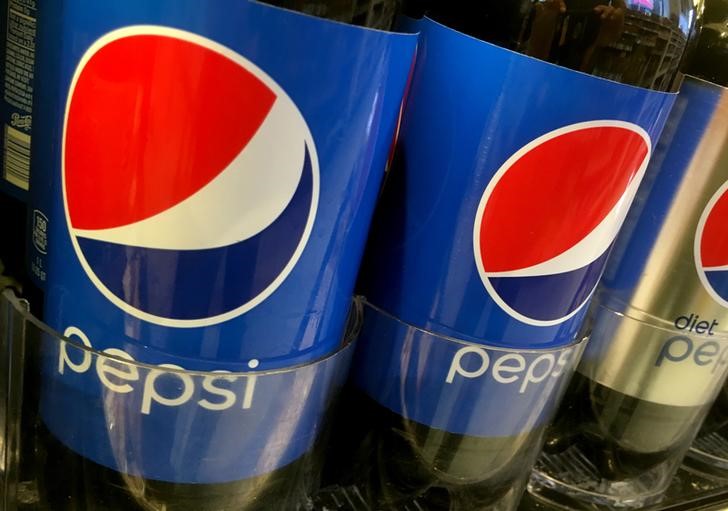 © Reuters. Pepsi bottles are seen lined up at a store in New York