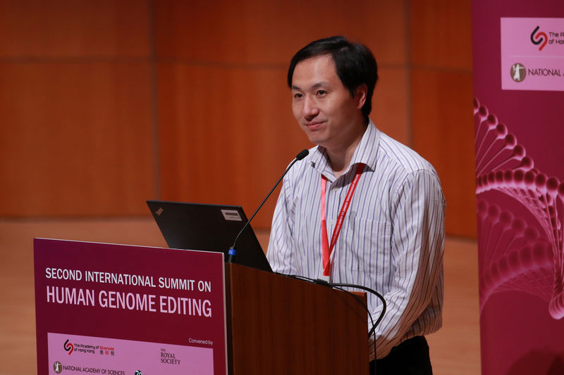 © Reuters. Cientista He Jiankui discursa durante cúpula em Hong Kong