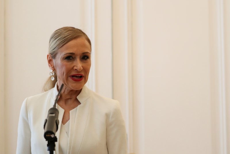 © Reuters. La juez propone juzgar a Cristina Cifuentes por el caso Máster