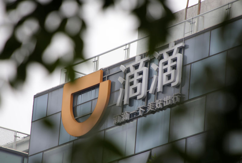 © Reuters. Logo da Didi Chuxing na sede da empresa em Pequim, na China