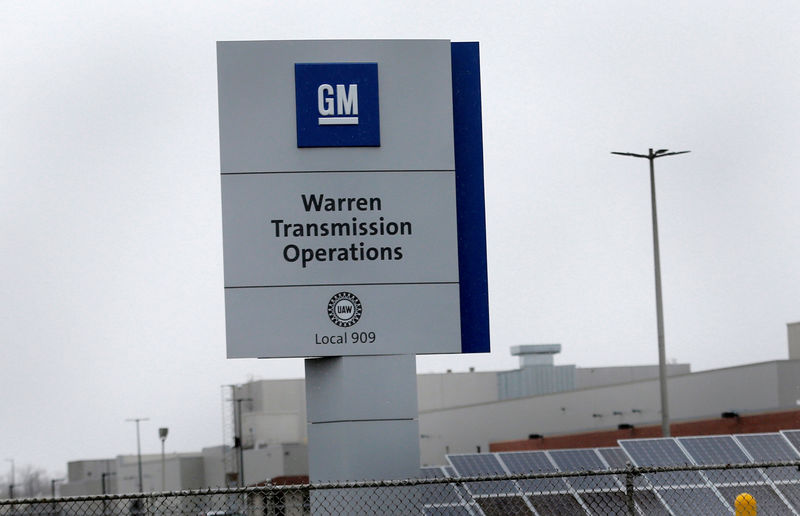 © Reuters. FILE PHOTO: A sign for General Motors Warren Transmission Operations plant is seen in Warren