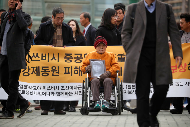 © Reuters. Kim Seong-ju arrives in front of the Supreme Court in Seoul