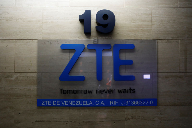 © Reuters. El logo de la compañía de telecomunicaciones china  ZTE Corp en sus oficinas en Caracas