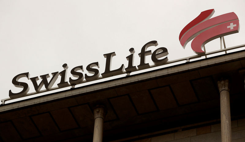 © Reuters. FILE PHOTO: Logo of Swiss Life is seen in Zurich