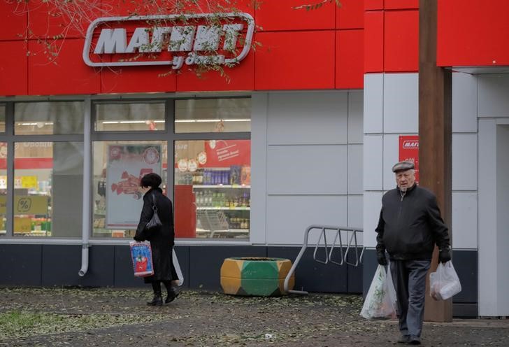 © Reuters. Супермаркет Магнит в Москве