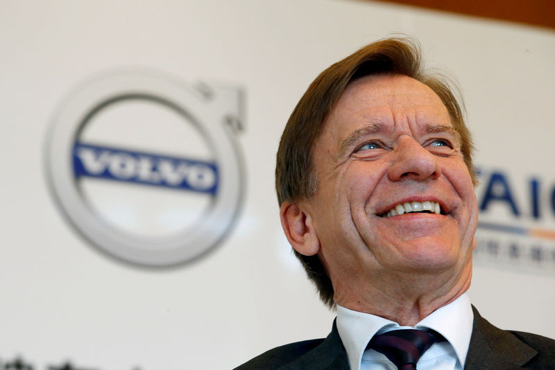 © Reuters. FILE PHOTO: Samuelsson, President and CEO of Volvo, smiles during an interview with Reuters after attending a panel discussion about self-driving cars at Diaoyutai State Guesthouse in Beijing