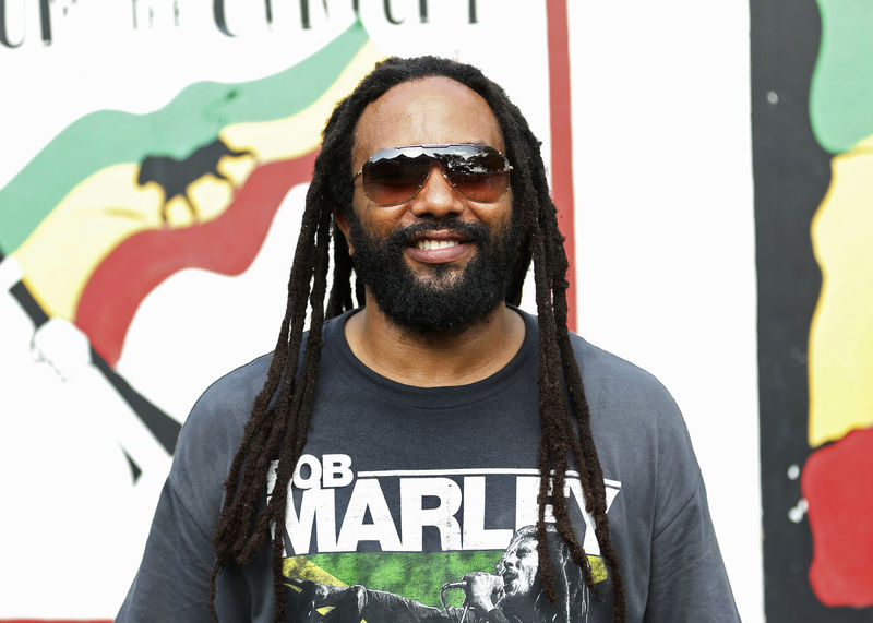 © Reuters. Ky-Mani Marley, filho de Bob Marley, posa em Kingston