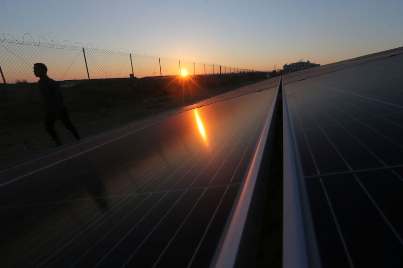 © Reuters. Painéis solares