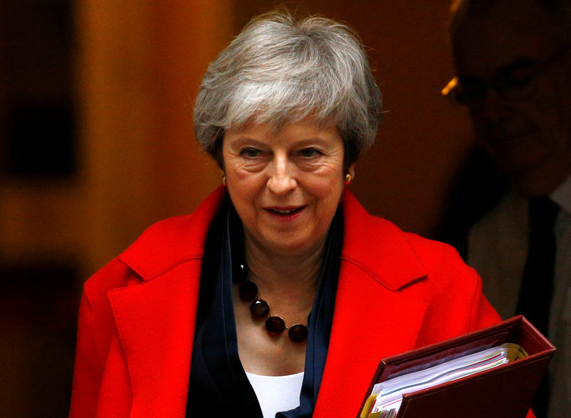 © Reuters. La primera ministra británica, Theresa May, deja el Número 10 en Downing Street en Londres, Gran Bretaña