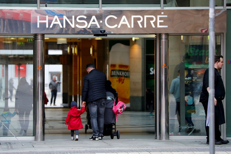 © Reuters. The entrance to the Hansa Carre shopping mall in Dortmund