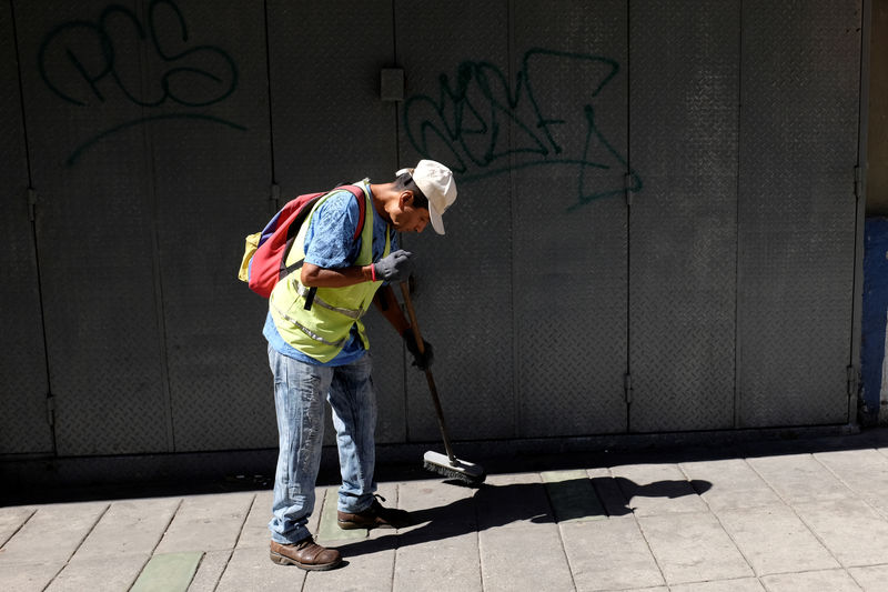 Hyperinflationary Venezuela announces 150 percent minimum wage hike