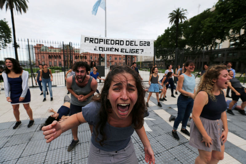 © Reuters. Protesto contra G20 em Buenos Aires