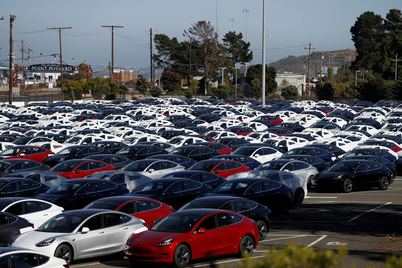 © Reuters. Veículos Tesla Model 3 em Richmond, na Califórnia