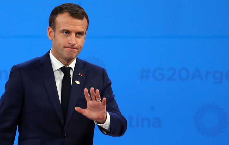 © Reuters. Macron y Abe buscan evitar roces por los problemas de Renault-Nissan