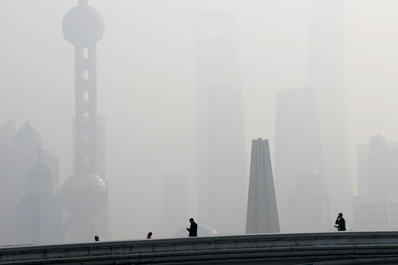 © Reuters. وكالة: صدور تحذيرات من تلوث الهواء في 79 مدينة صينية