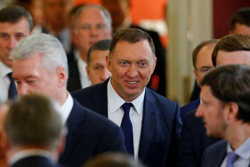 © Reuters. FILE PHOTO: Russian aluminium tycoon Deripaska leaves after the talks of Russian President Putin with South Korean President Moon in Moscow