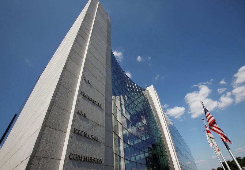 © Reuters. FILE PHOTO: The headquarters of the U.S. Securities and Exchange Commission are seen in Washington