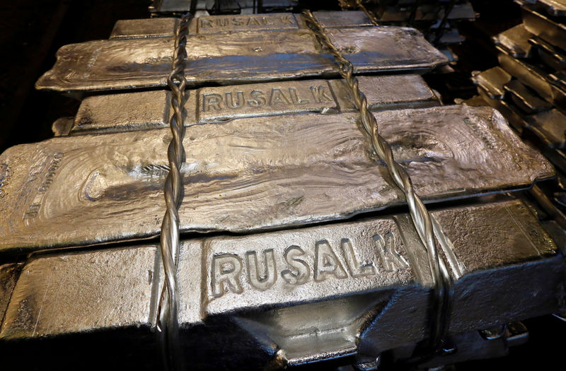 © Reuters. Aluminium ingots are seen stored at the foundry shop of the Rusal Krasnoyarsk aluminium smelter in Krasnoyarsk
