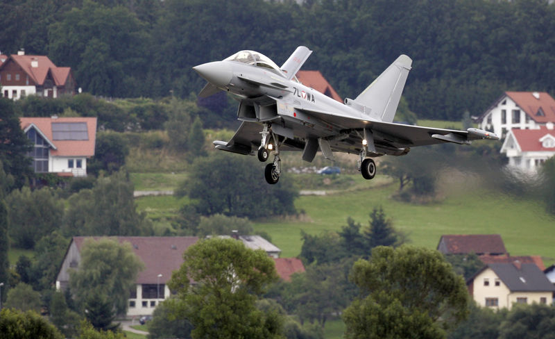 © Reuters. The first Austrian Eurofighter Typhoon lands on the military airport in Zeltweg