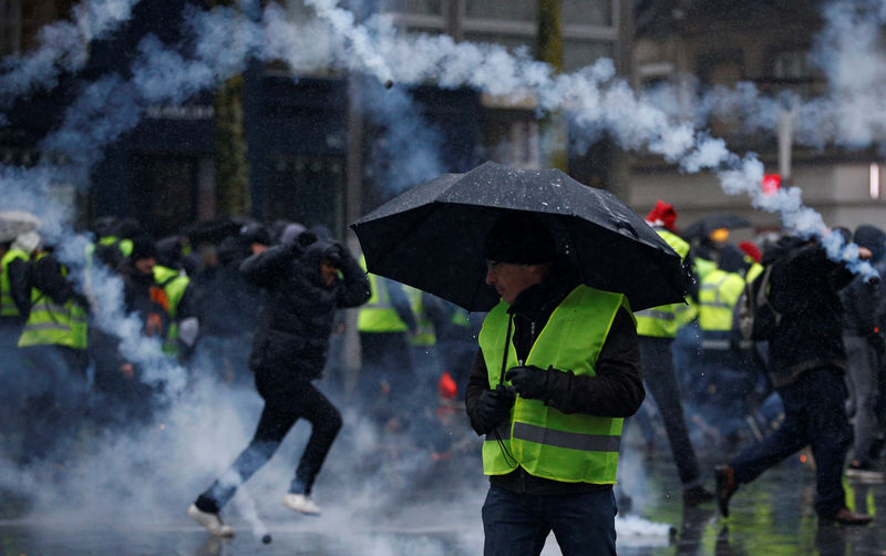 © Reuters. ADOPTION DÉFINITIVE DU BUDGET 2019 REVU POUR LES "GILETS JAUNES"