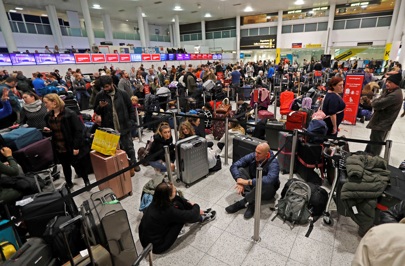© Reuters. مطار جاتويك البريطاني: لا رحلات حتى الرابعة بتوقيت جرينتش على الأقل